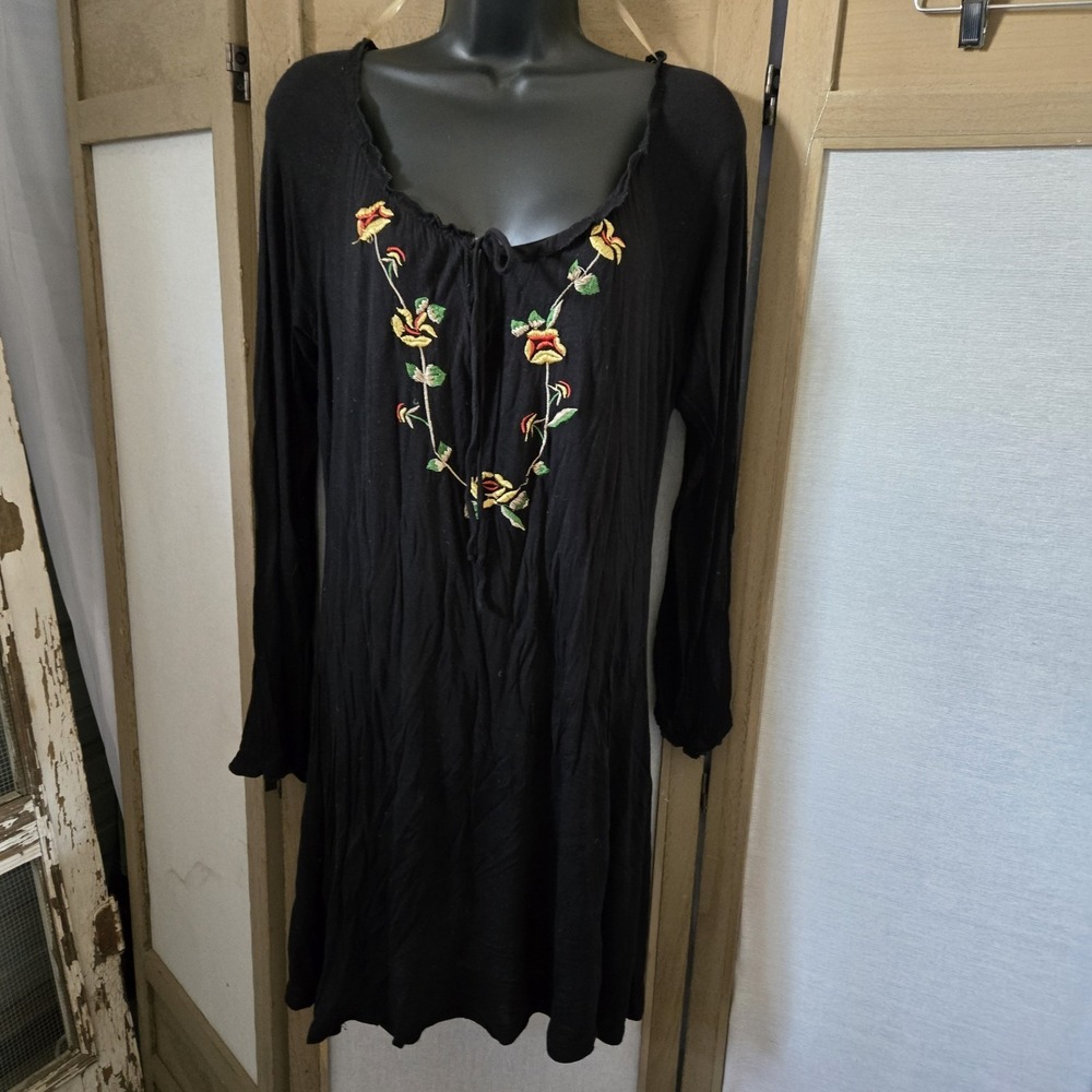 Fave' Floral Embroidered V-neck Boho Tunic Dress - Size M